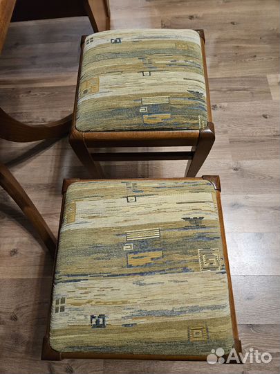 Стол со стульями