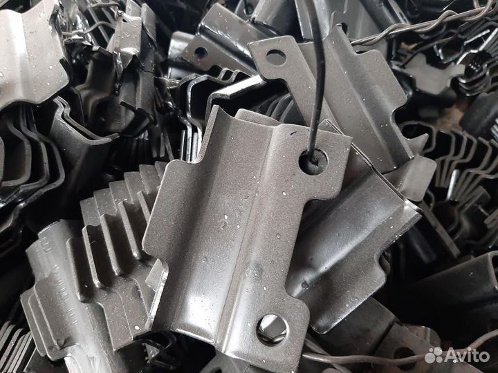 Прижим ножа реж.аппарата жатки (высокий) (уп. 50ш