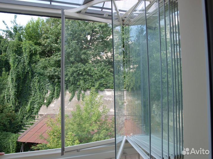 Безрамное остекление беседки