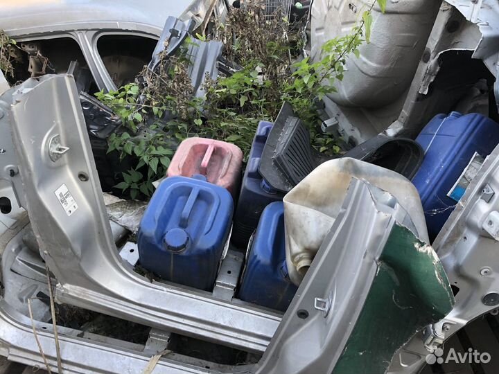 Передняя правая четверть Рено Кангу 2014