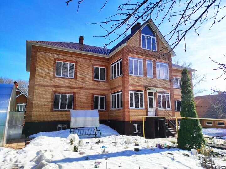 Дом 719,5 м² на участке 20 сот.