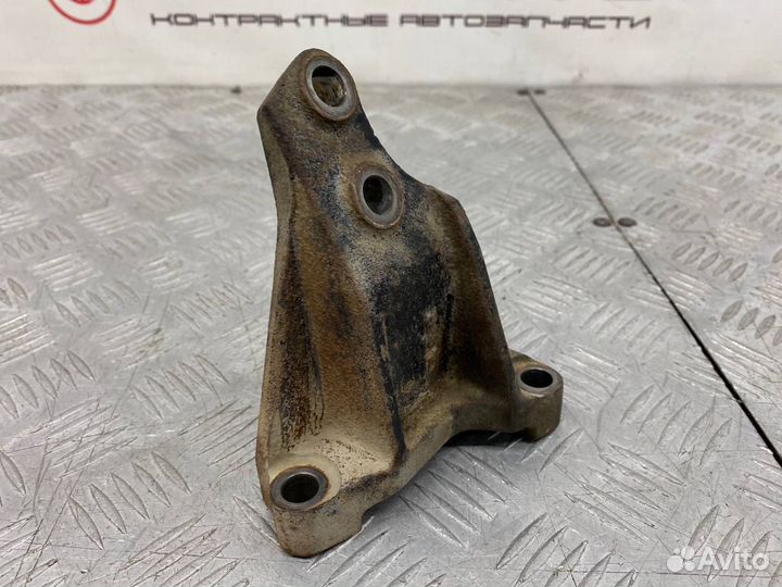 Б/У крепление раздаточной коробки (кронштейн)