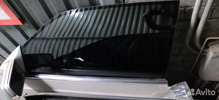 Стекло двери левое Мерседес C140-CL600