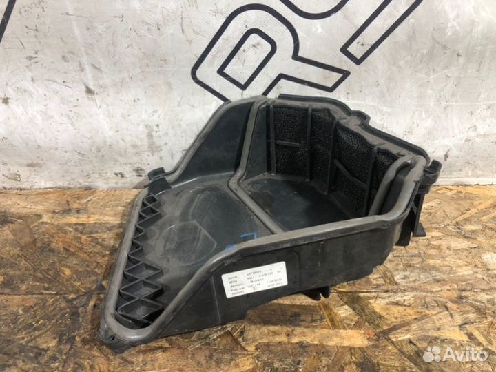 Крышка салонного фильтра Bmw 5-Series F10