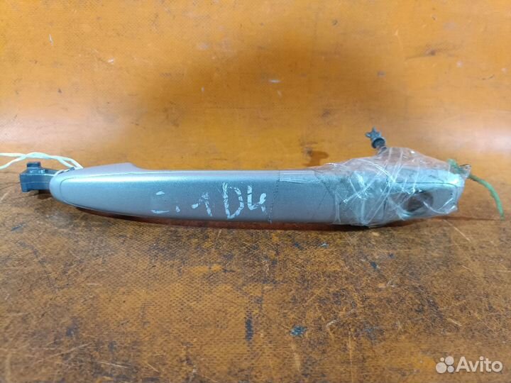 Ручка двери Toyota Noah AZR60G (Переднее Левое)