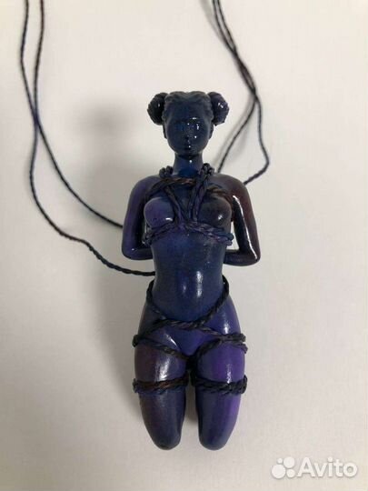 Подвеска в авто на зеркало девушка шибари