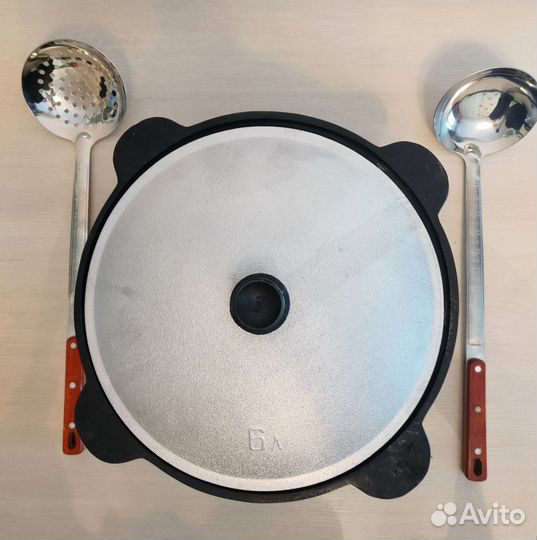 Казан чугунный с шумовкой и половником