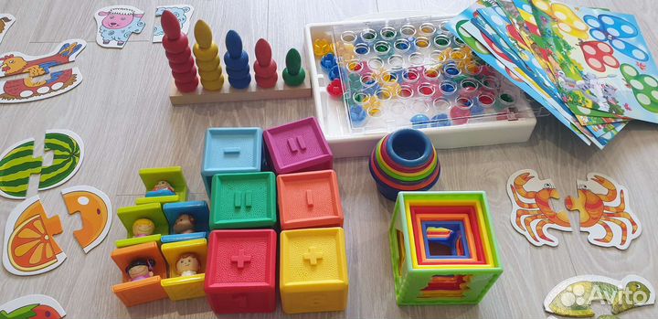 Развивающие игрушки для малышей пакетом