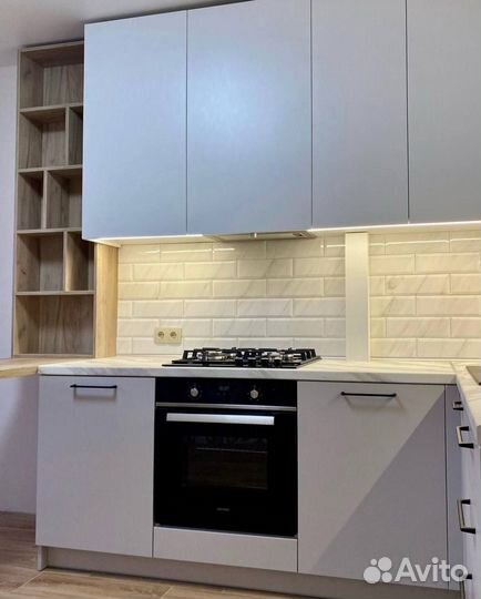 Кухня с барной стойкой