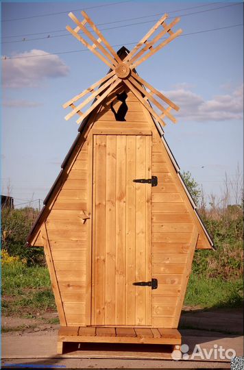 Уличный туалет деревянный