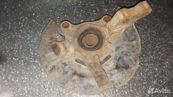 Кулак поворотный передний правый Geely Emgrand Ec7