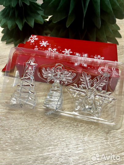 Наборы новогодних украшений разные