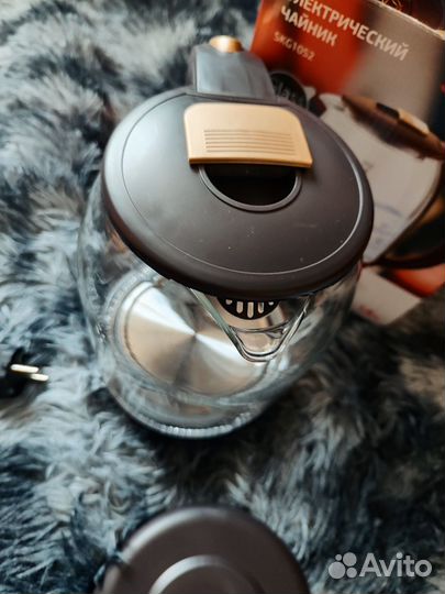 Электрический чайник Starwind SKG1052