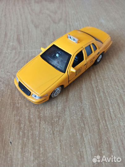 Модельки машин металлические