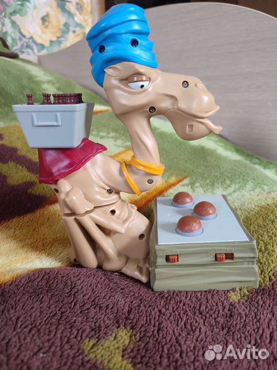 Плюющий верблюд