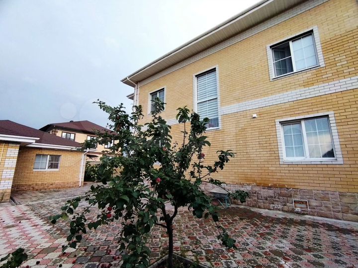 Дом 297 м² на участке 15 сот.