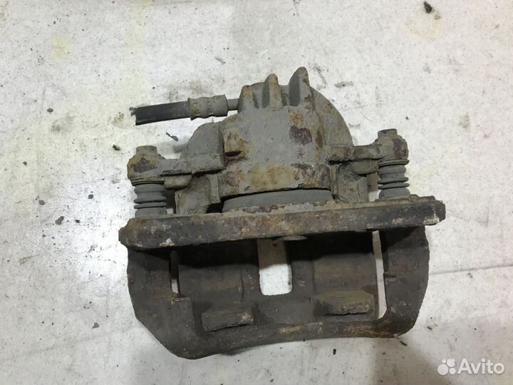 MR249222 Суппорт левый Mitsubishi Spase Star