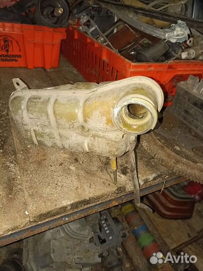 Расширительный бачок Mercedes W124