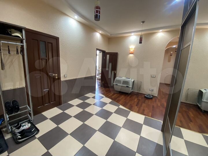 3-к. квартира, 111,7 м², 3/6 эт.