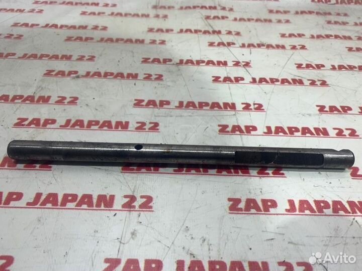 Направляющий вал раздатки Mitsubishi Montero Sport