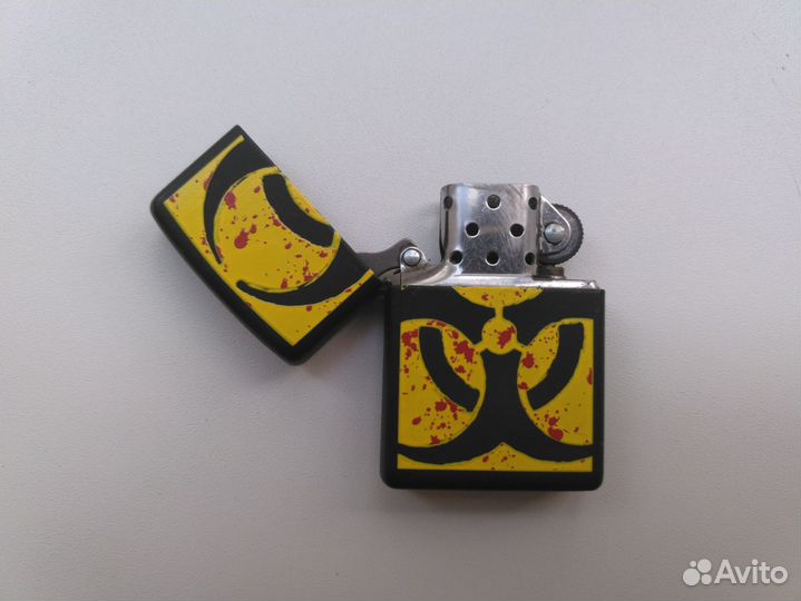 Зажигалка Zippo Hazardous