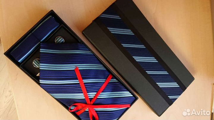 Галстуки, запонки, платок и зажим