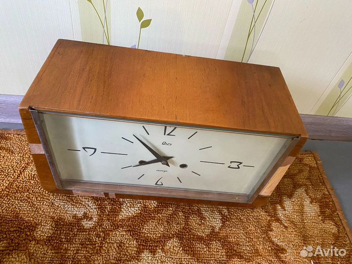 Настольные часы Янтарь