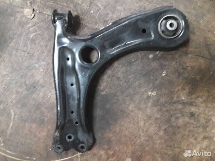 Передние рычаги Volkswagen Polo