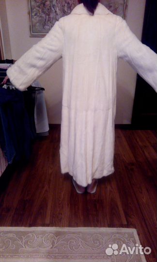 Продаю шубу белая норка в пол Италия