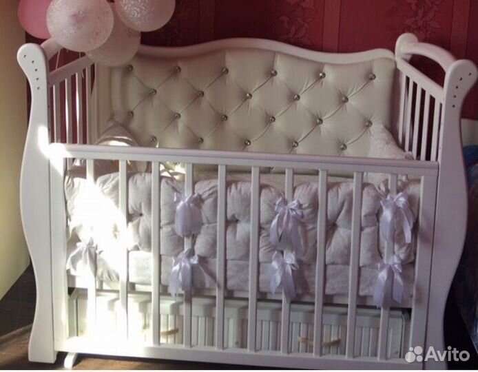 Детская кровать с декоративной стенкой