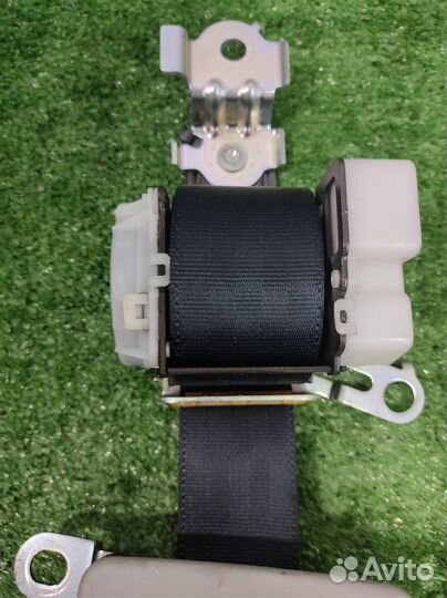 Ремень безопасности задний средний Toyota Corolla