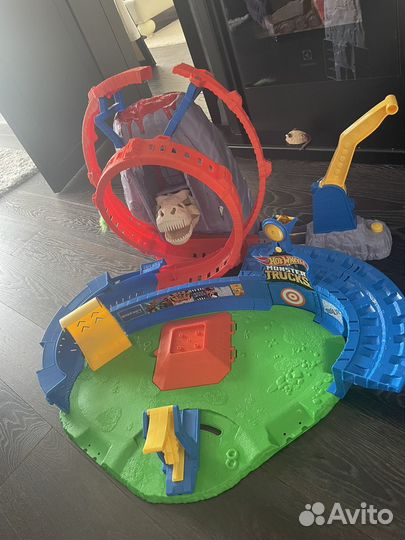 Hot wheels Монстр трак -Вулкан арена