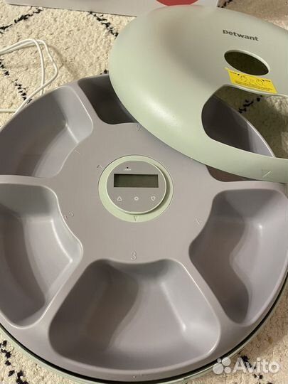 Автоматическая кормушка для домашних животных