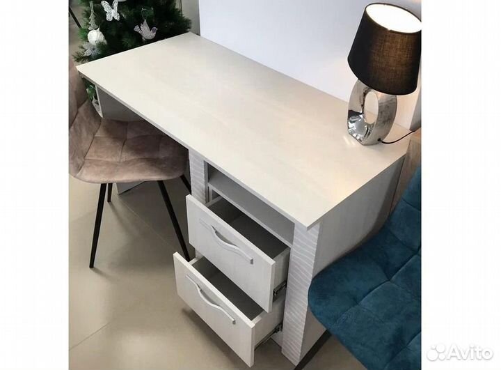 Детский письменный стол