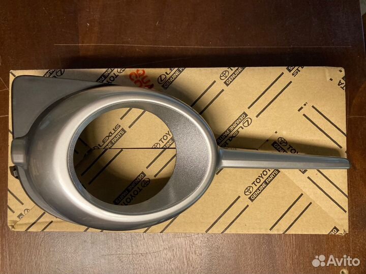 Рамка противотуманки правая Toyota Rav4 2010-2012