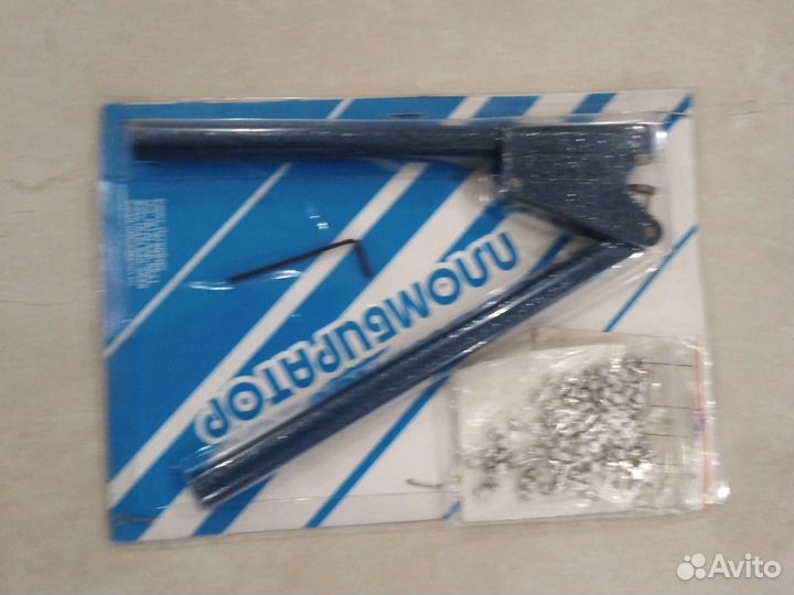 Пломбинатор с алюминиевой пломбой