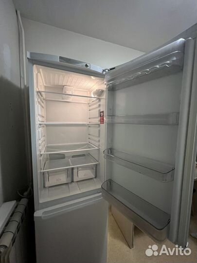 Холодильник hotpoint ariston бу