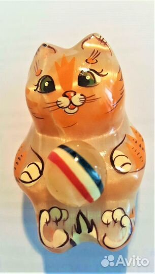 Статуэтка Кошка с мячом селенит