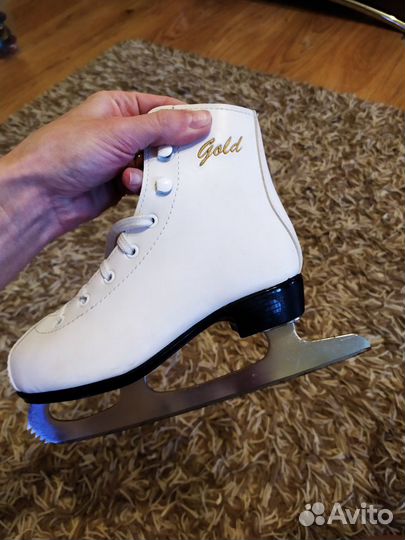 Коньки на девочку