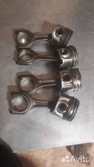 Поршень шатун Peugeot 107 2006