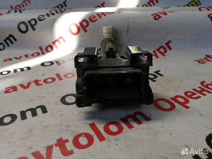 Форсунка омывателя фар левая Toyota Rav4 2012