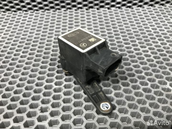 Датчик угла наклона фар mercedes A0105427717