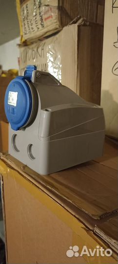 Legrand Розетка наклад. 32А 2К+З 230В IP44 555254