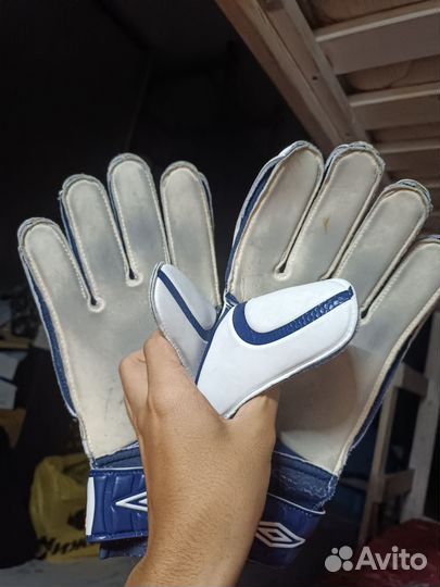 Перчатки вратарские umbro SX-valor