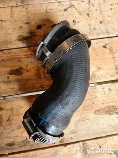 Патрубок интеркуллера vw jetta 6,1.4 150 л.с