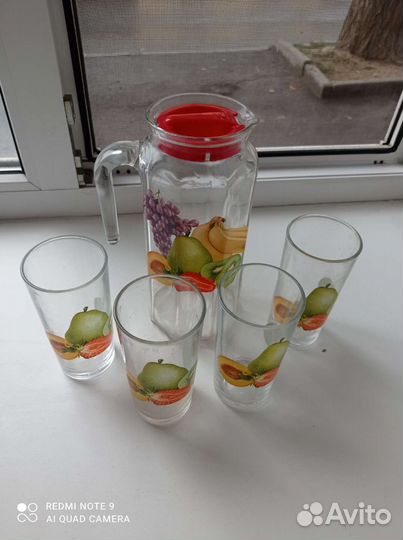 Графин и четыре стакана