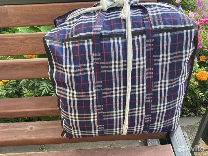 Сумка дет вещей,халаты,памперсы,игрушки