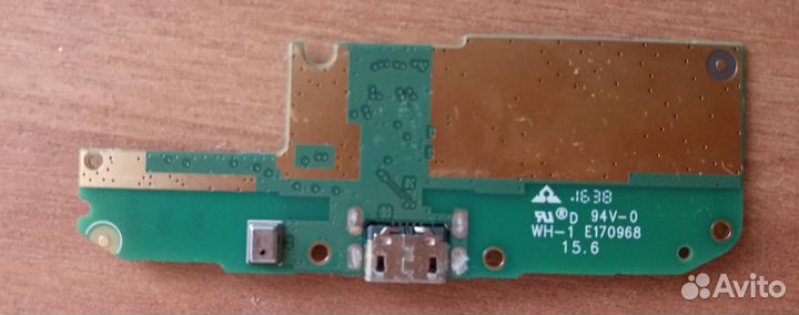 Смартфон на запчасти Asus zb500kl