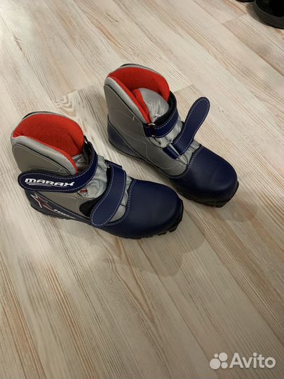 Продам лыжные ботинки