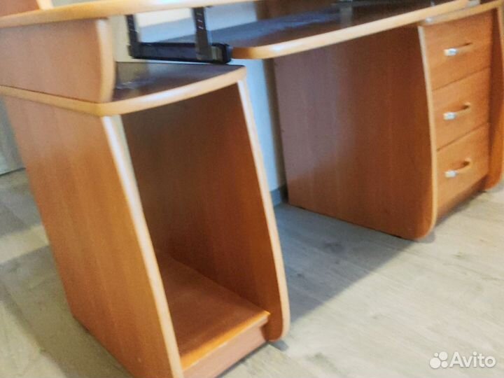 Компьютерный стол